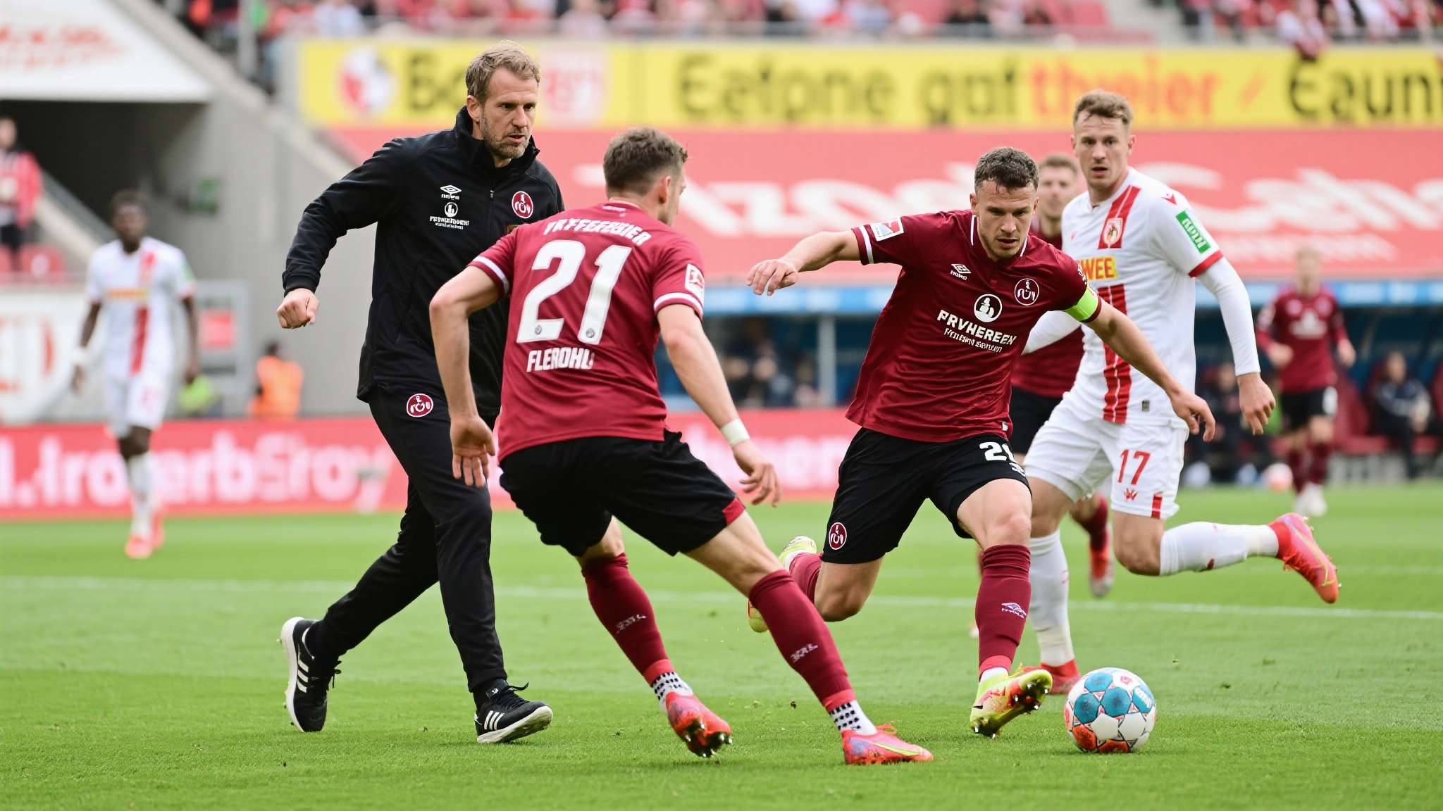 半场:弗赖堡2-0布拉加,库布勒、曼赞比破门, 半场:弗赖堡2-0布拉加,库布勒、曼赞比破门,
